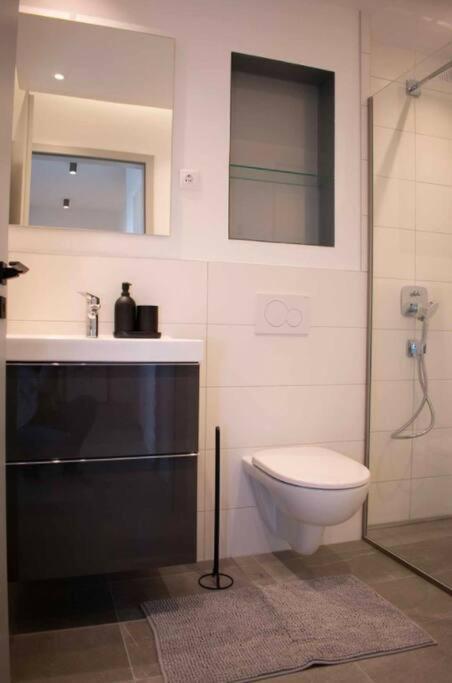 Apartmán Luxury Cozy 2 Bdr Downtown Apt.1 *
