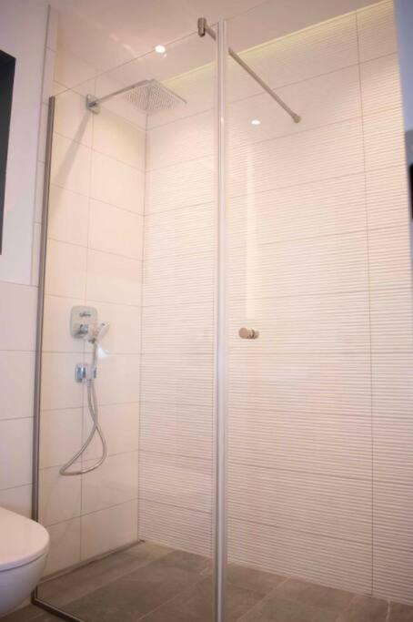 Apartmán Luxury Cozy 2 Bdr Downtown Apt.1 *